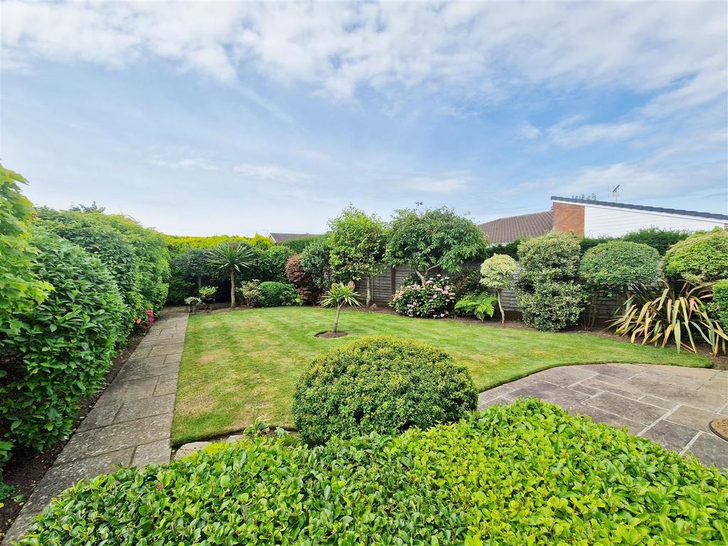 Hall Park Drive, Lytham 2 bed detached bungalow £450,000