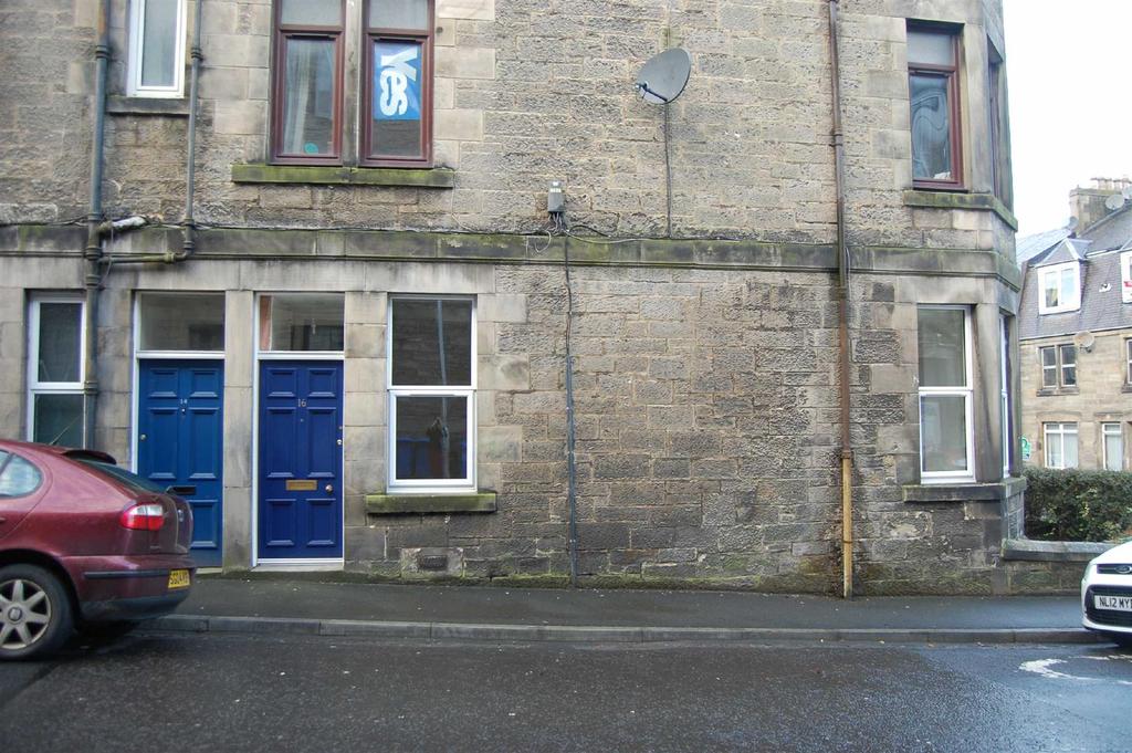 16 Alexandra Street, Dunfermline 2 bed flat £560 pcm (£129 pw)