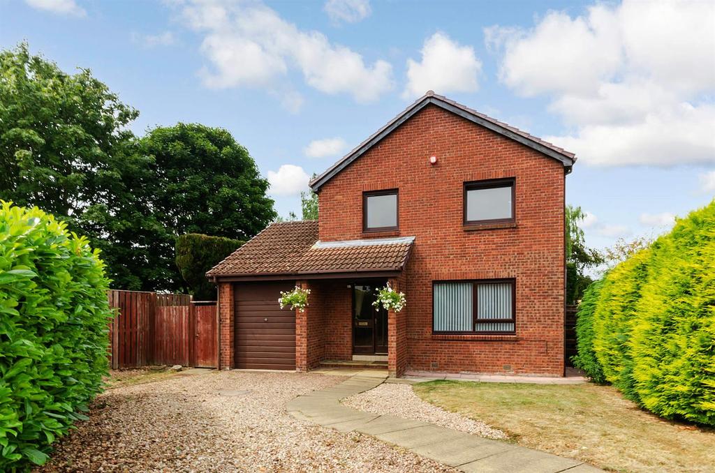 19 Glen Moriston Drive, Cairneyhill, KY12 8YS 4 bed detached house for