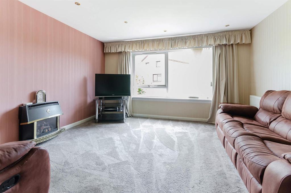 19 Glen Moriston Drive, Cairneyhill, KY12 8YS 4 bed detached house for