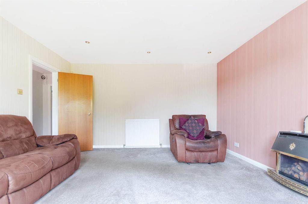 19 Glen Moriston Drive, Cairneyhill, KY12 8YS 4 bed detached house for