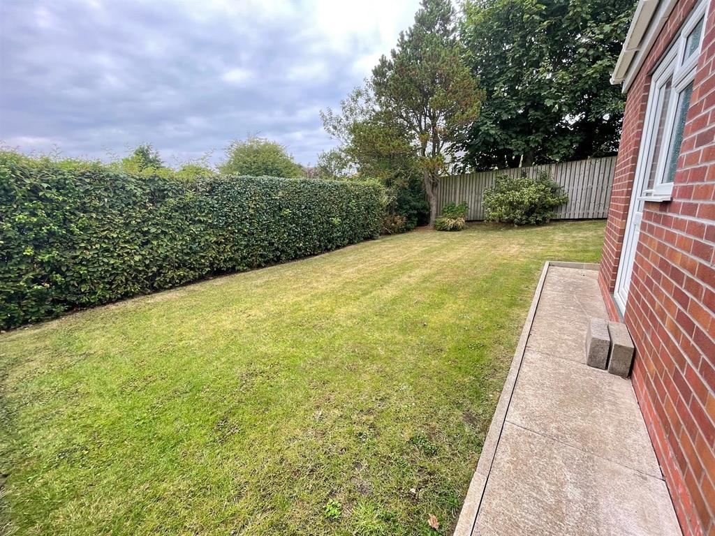 Sea View Drive, Scarborough 2 bed semidetached bungalow £200,000