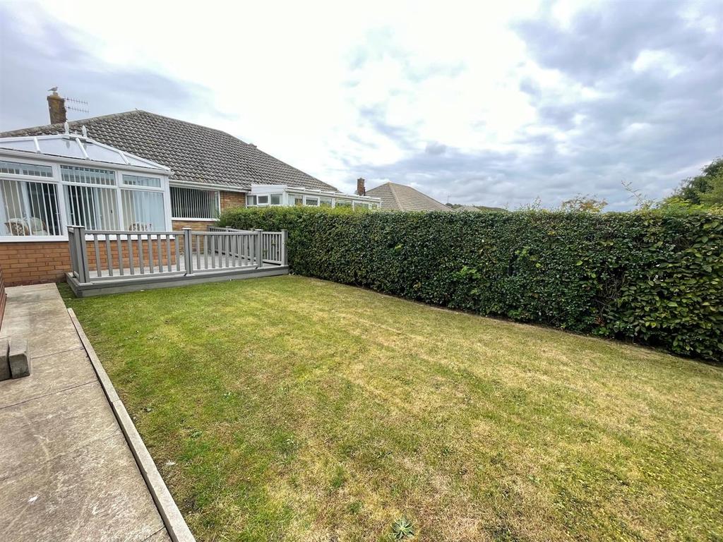 Sea View Drive, Scarborough 2 bed semidetached bungalow £200,000