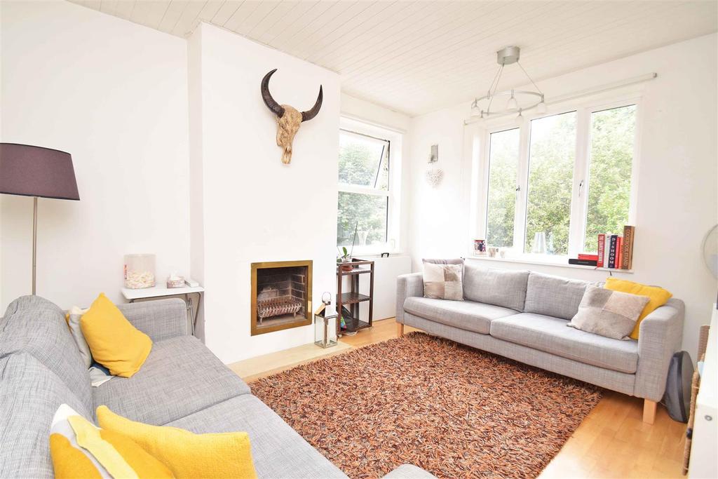 Kenley Road, St Margarets 3 bed flat to rent £2,100 pcm (£485 pw)