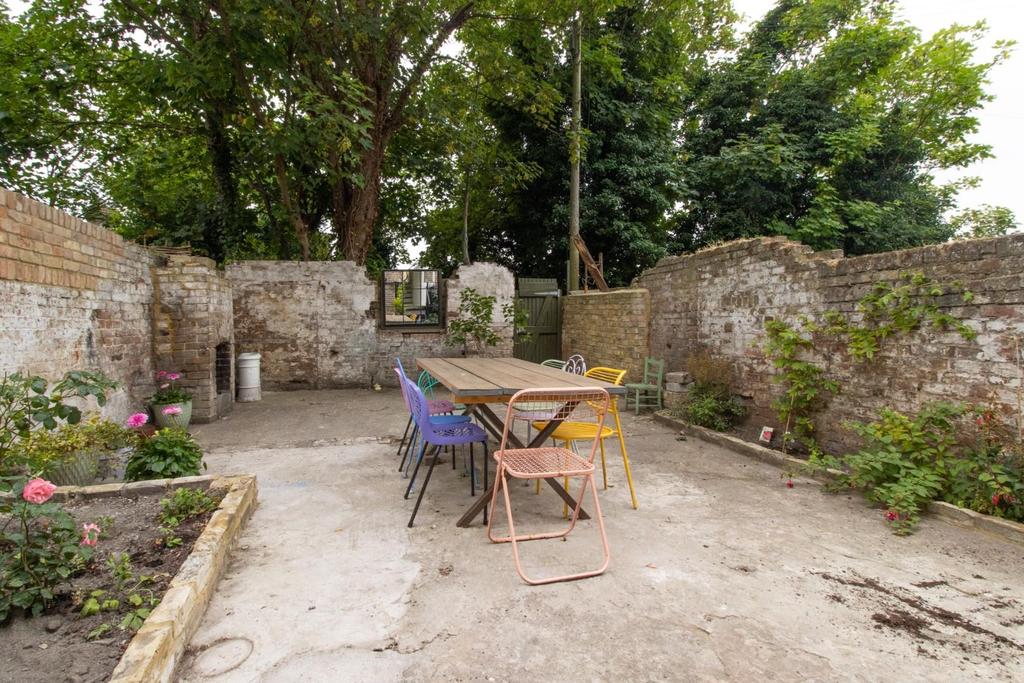 Trinity Square, Margate 1 bed flat for sale £245,000