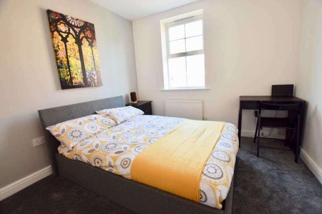 Room 4 2 Silken Court, Nuneaton Warwickshire CV11 BILLS INCLUDED