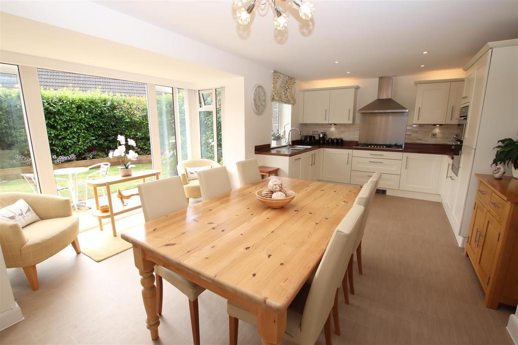 Kitchen Dining Room.JPG