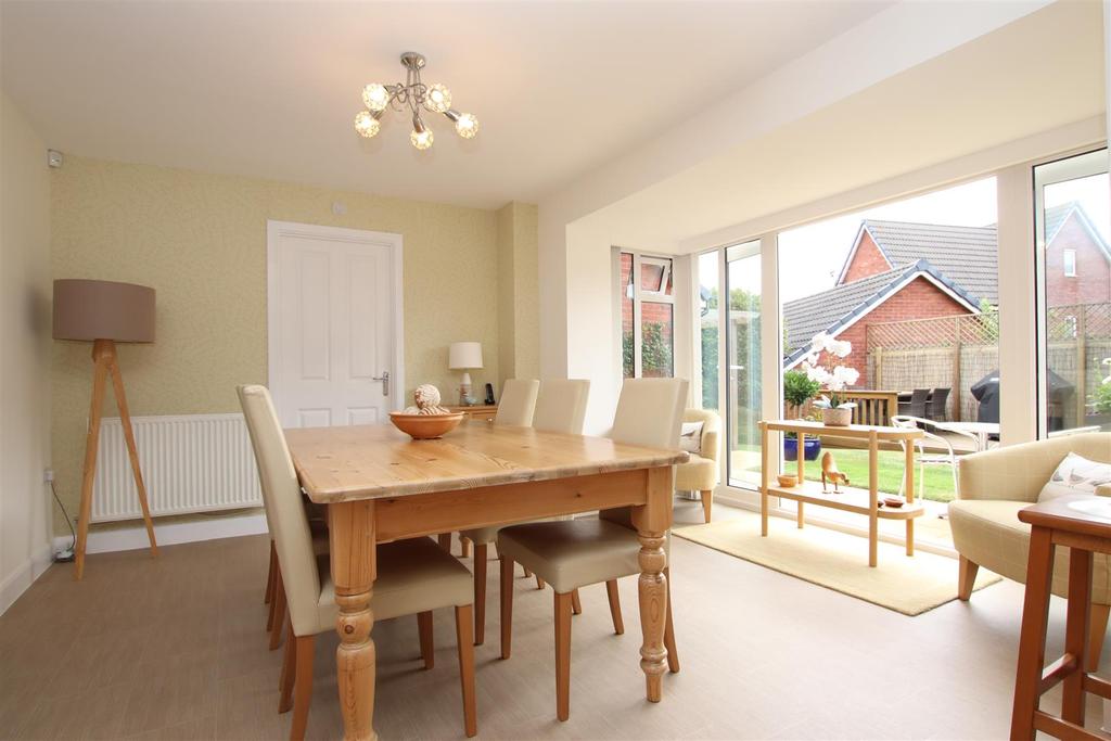 Dining Area.JPG