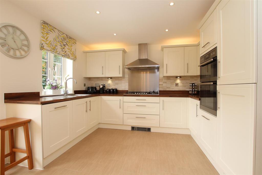 Kitchen.JPG