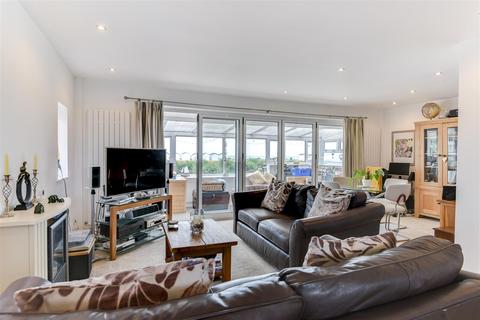 44 Marine Crescent, Goring By Sea, Worthing, BN12 4JG