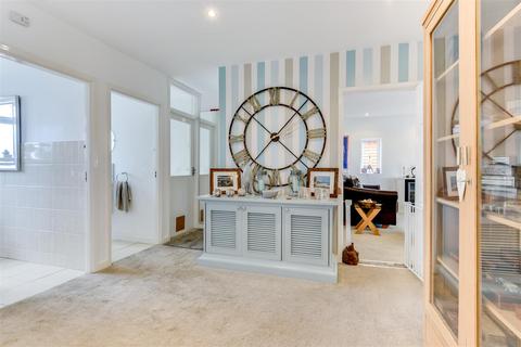 44 Marine Crescent, Goring By Sea, Worthing, BN12 4JG