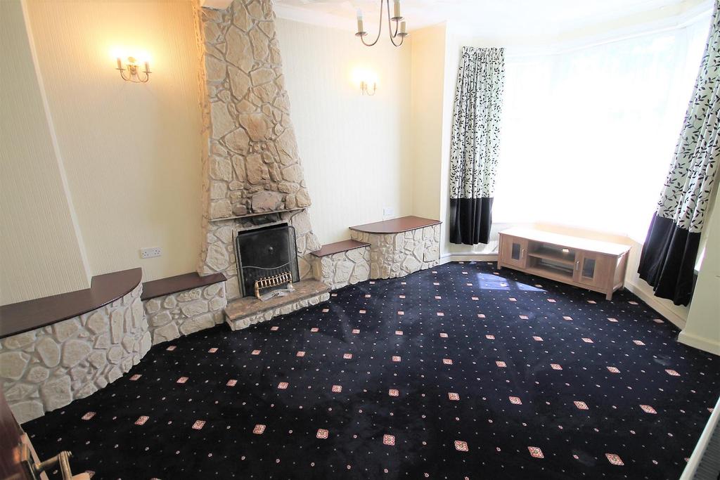 Goodrich Avenue, Caerphilly 2 bed terraced house £170,000
