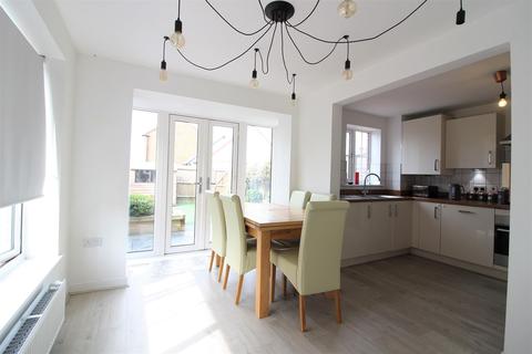 7 Cornflower Avenue, Hythe, CT21 4AY