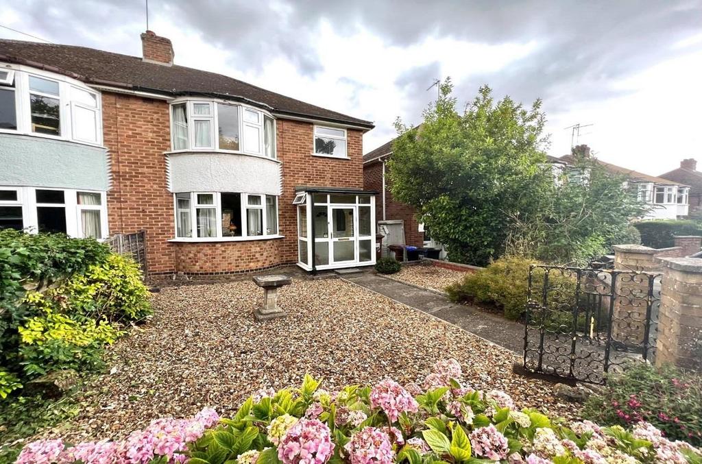 Towcester Road, Far Cotton, Northampton, NN4 3 bed semidetached house