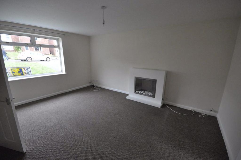 Gayfield Avenue, Brierley Hill 3 bed detached house £875 pcm (£202 pw)