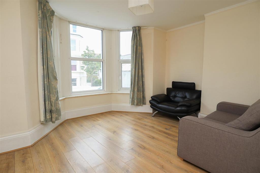 Stockleigh Road, St. LeonardsOnSea 2 bed flat £135,000