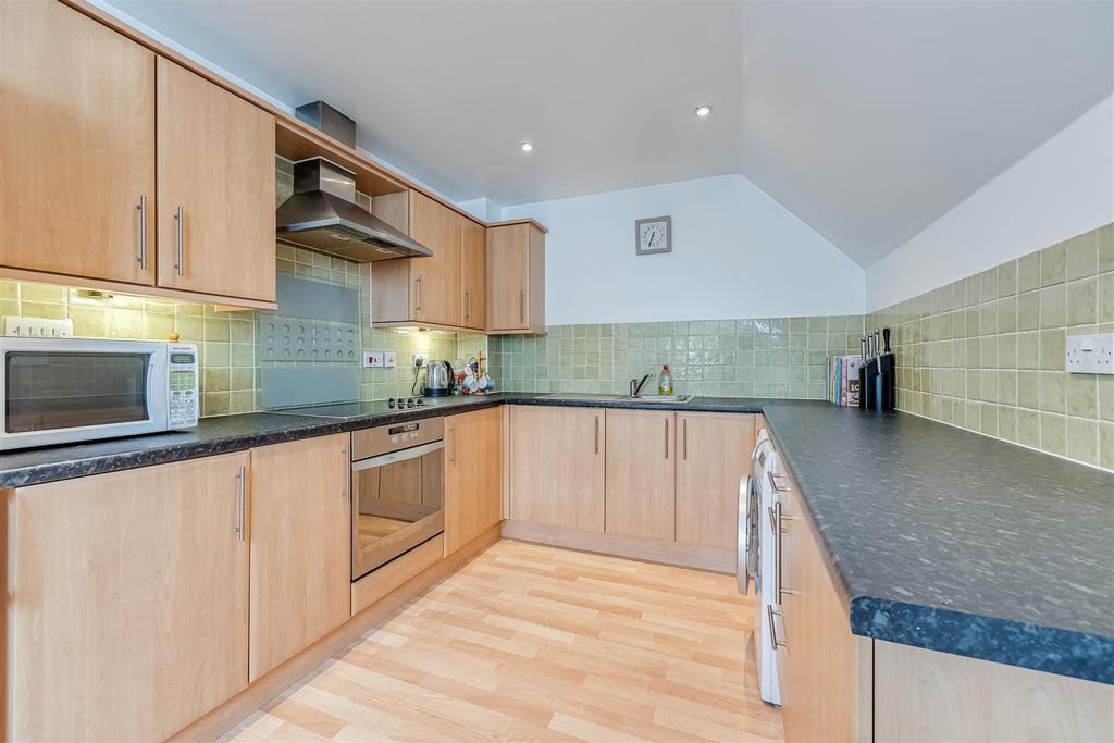 Brighton Road, Lower Kingswood, Tadworth 1 bed apartment £250,000