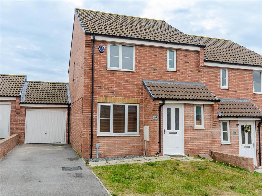 The Glade, Withernsea 3 bed semidetached house for sale £155,000