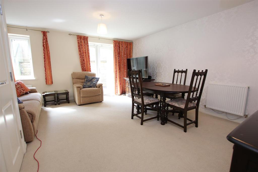 Oak Tree Row, Myers Close, Idle, Bradford 4 bed semidetached house £