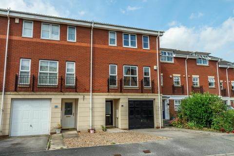 4 bedroom townhouse for sale - Eccles Close, Rawcliffe, York