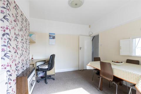 2 Middlesex Road, Leicester, LE2 8HH