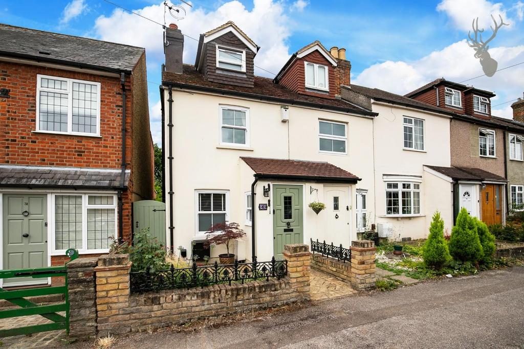 Woburn Avenue, Theydon Bois, Epping... 3 bed end of terrace house £695,000