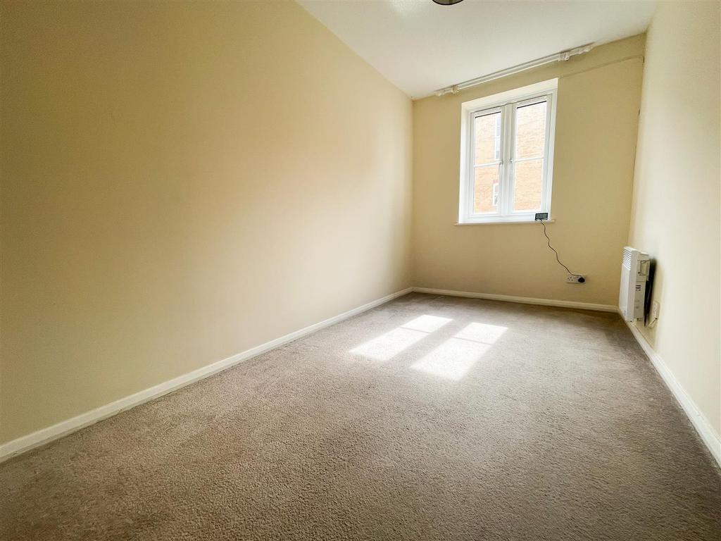 Bed2.jpg