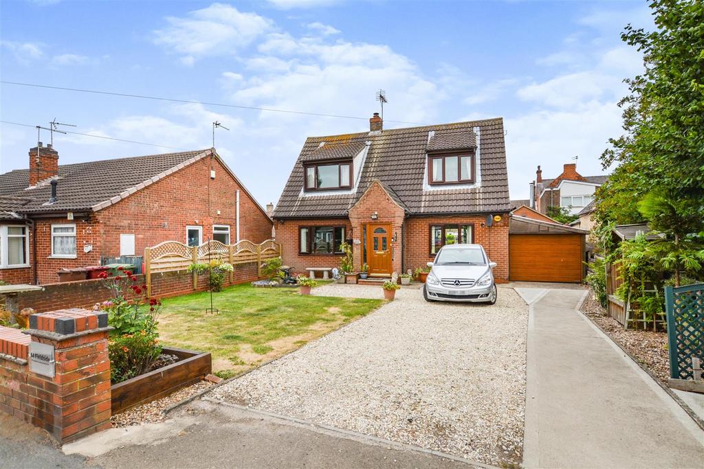 Fieldside, Crowle, Scunthorpe 3 bed detached house £285,000