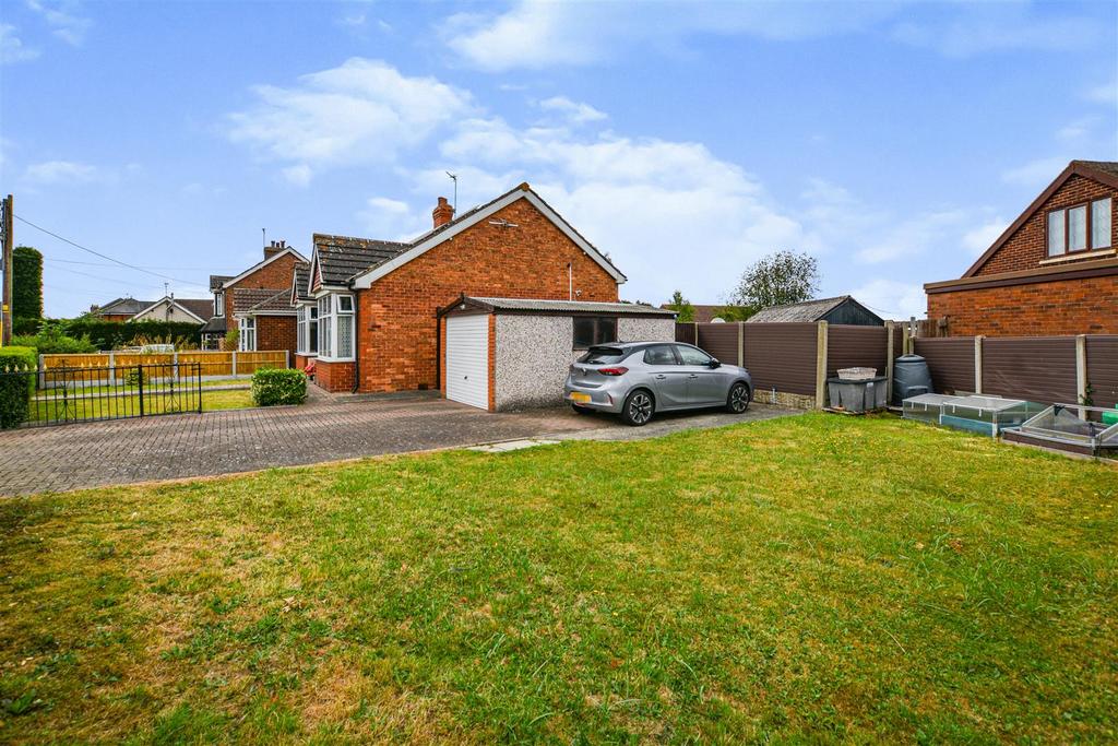 Darby Road, BurtonUponStather, Scunthorpe 2 bed detached bungalow for