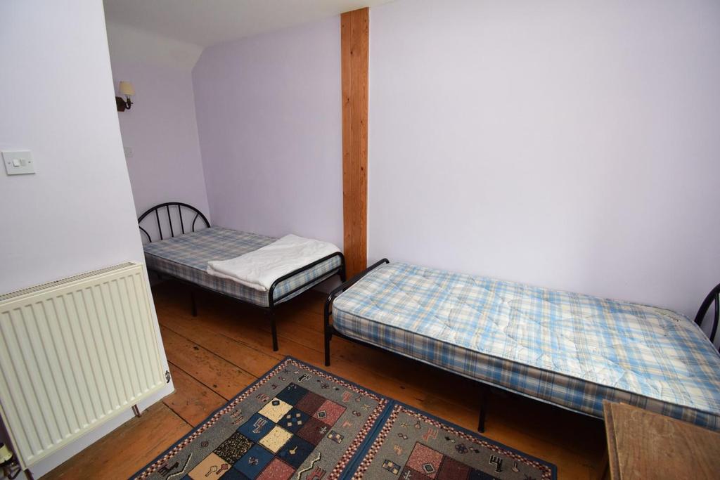 Bed 3.JPG