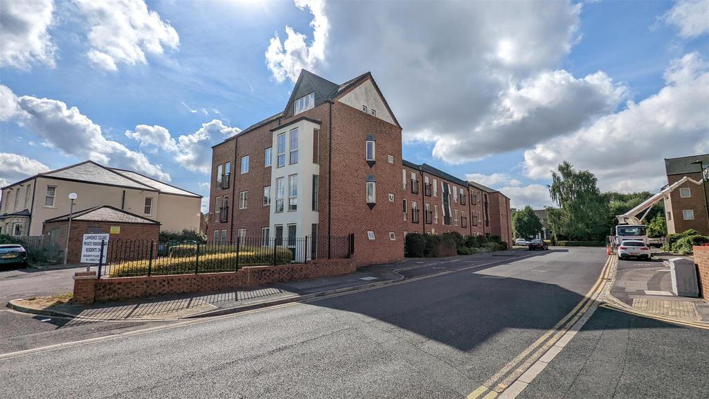 Nicholas Gardens, Off Lawrence... 1 bed apartment - £175,000