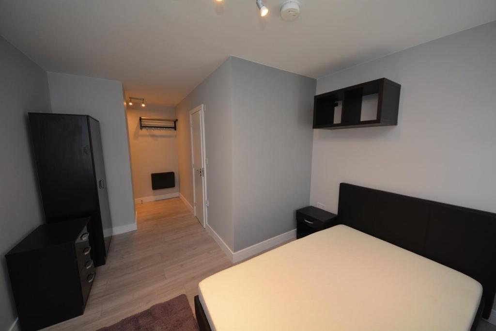 Cowley Hill Lane, St Helens, WA10 2AW 1 bed in a house share £455 pcm