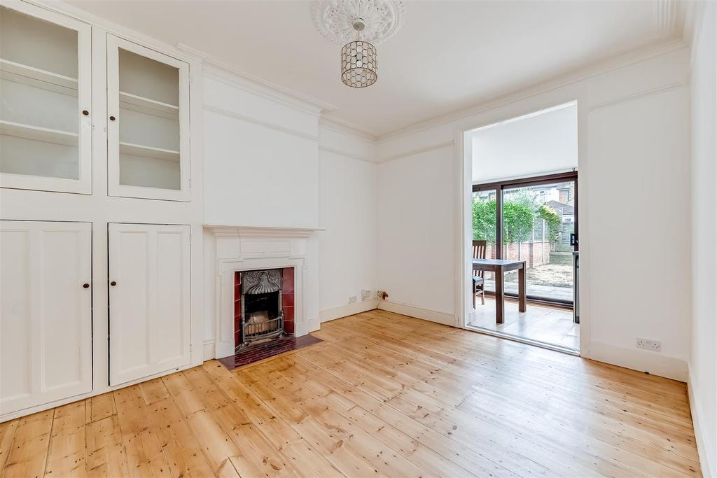 Clifton Road, Wallington 3 bed end of terrace house £1,900 pcm (£438 pw)