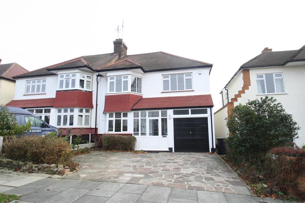 Cottesmore Gardens, Leigh On Sea, Essex 3 bed semidetached house for