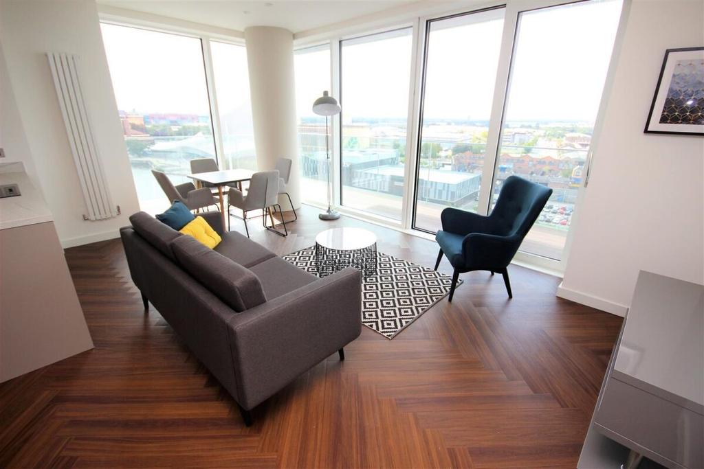 The Lightbox, Blue Media City UK M50 3 bed apartment £1,750 pcm (£404 pw)