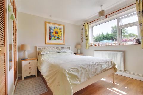 11 Warwick Avenue, Halesworth, IP19 8PZ