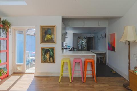 2 bedroom flat for sale, Hermitage Road London N4