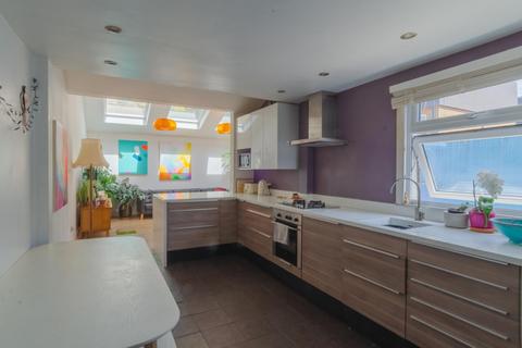 2 bedroom flat for sale, Hermitage Road London N4