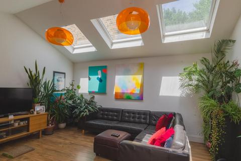 2 bedroom flat for sale, Hermitage Road London N4