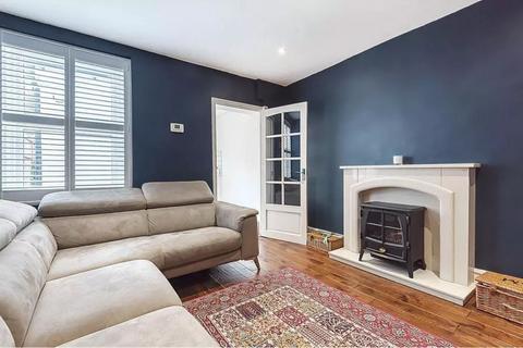 2 bedroom cottage to rent, East Street, Farnham