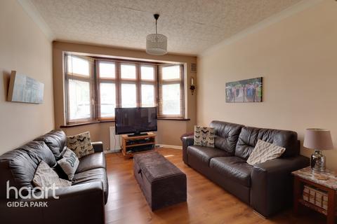 23 Amery Gardens, Romford, RM2 6RX