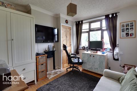 23 Amery Gardens, Romford, RM2 6RX