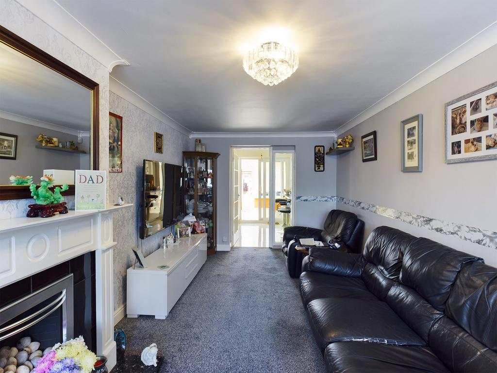 Slade Road, Ottershaw, Surrey, KT16 2 bed end of terrace house £479,950