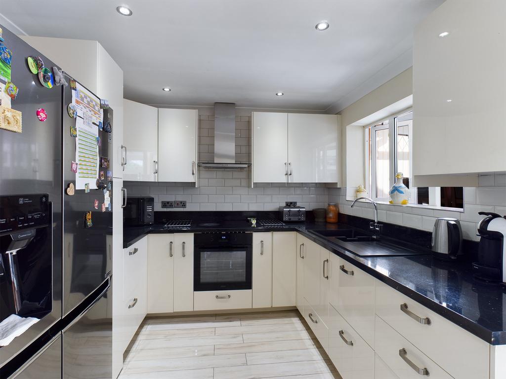 Slade Road, Ottershaw, Surrey, KT16 2 bed end of terrace house £479,950