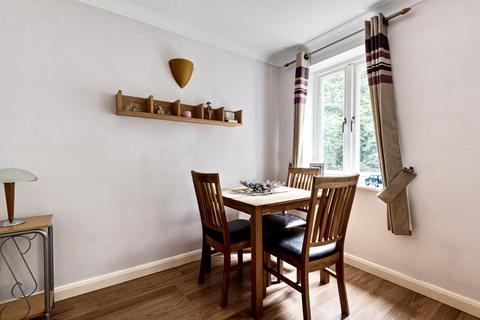 1 bedroom flat for sale - Blackwater,  Surrey,  GU17