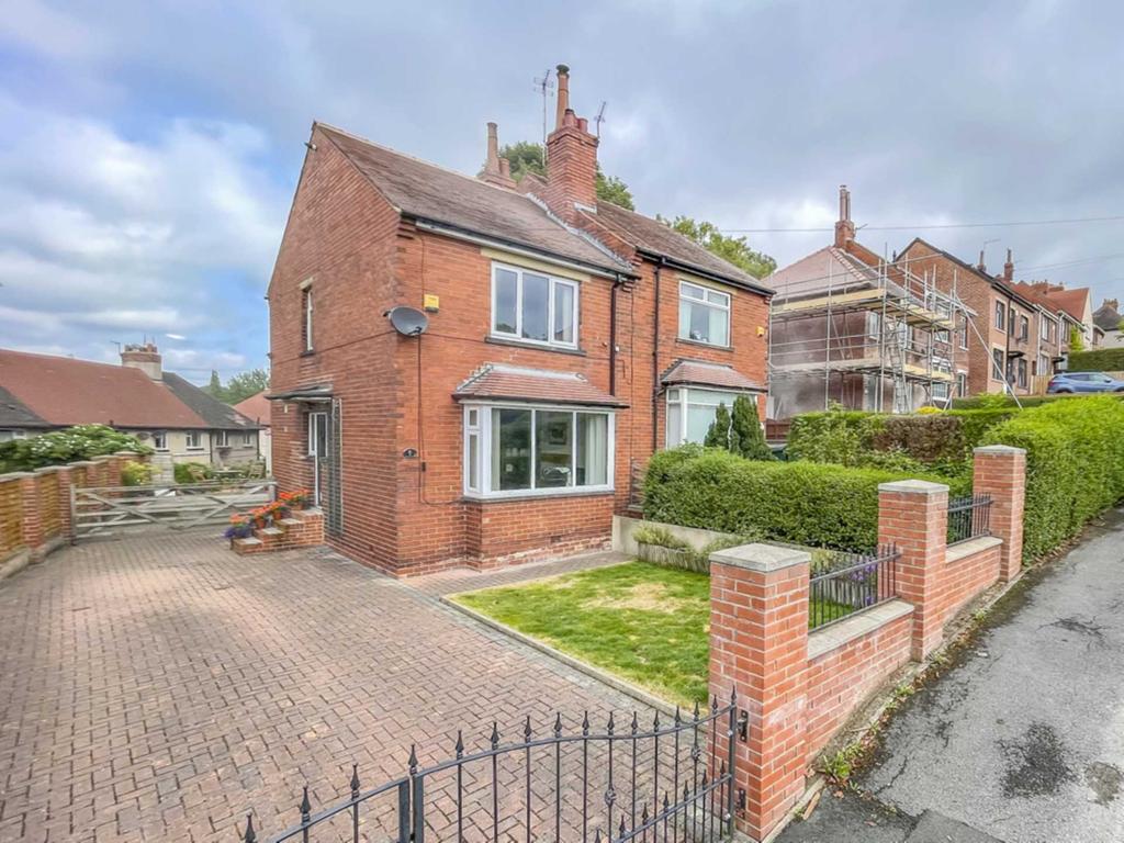 Shirley Avenue, Birstall 2 bed semidetached house £155,000
