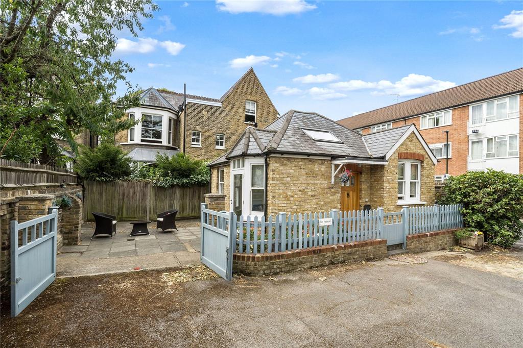 Lichfield Road, Kew, Richmond, Surrey, TW9 1 bed bungalow to rent £