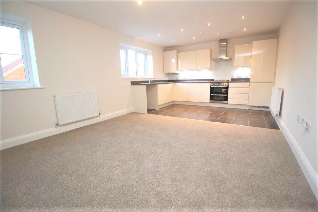 Garden Close, Grantham, Grantham, NG31 2 bed flat £140,000