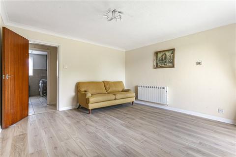 2 bedroom apartment for sale - Lark Avenue, Staines-upon-Thames, Surrey, TW18