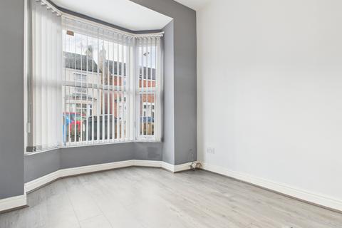 2 bedroom terraced house to rent, Thoresby Street, HU5